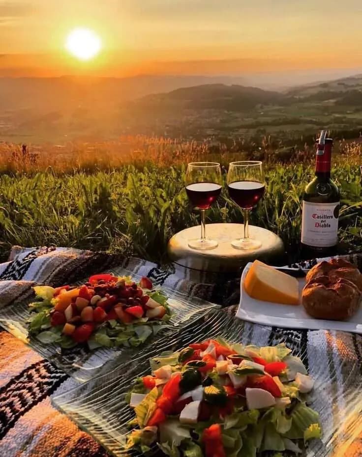 Солнце, вино и осенняя Грузия. Самое красивое и теплое время для знакомства с этой страной.Обратите внимания - в туре нет дополнительных оплат.